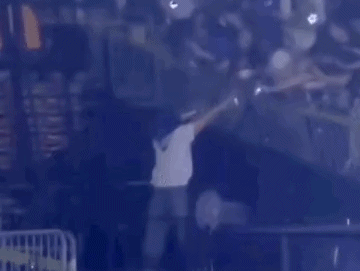 Nam thần Super Junior vội vã bỏ chạy, mặc fan chấn thương nặng trong concert? Nam thần Super Junior vội vã bỏ chạy, mặc fan chấn thương nặng trong concert?