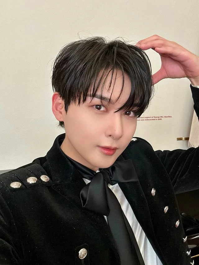 Nam thần Super Junior vội vã bỏ chạy, mặc fan chấn thương nặng trong concert? Nam thần Super Junior vội vã bỏ chạy, mặc fan chấn thương nặng trong concert?