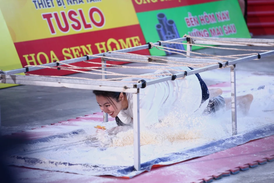 Nàng hậu Việt bất chấp hình tượng trong show thực tế