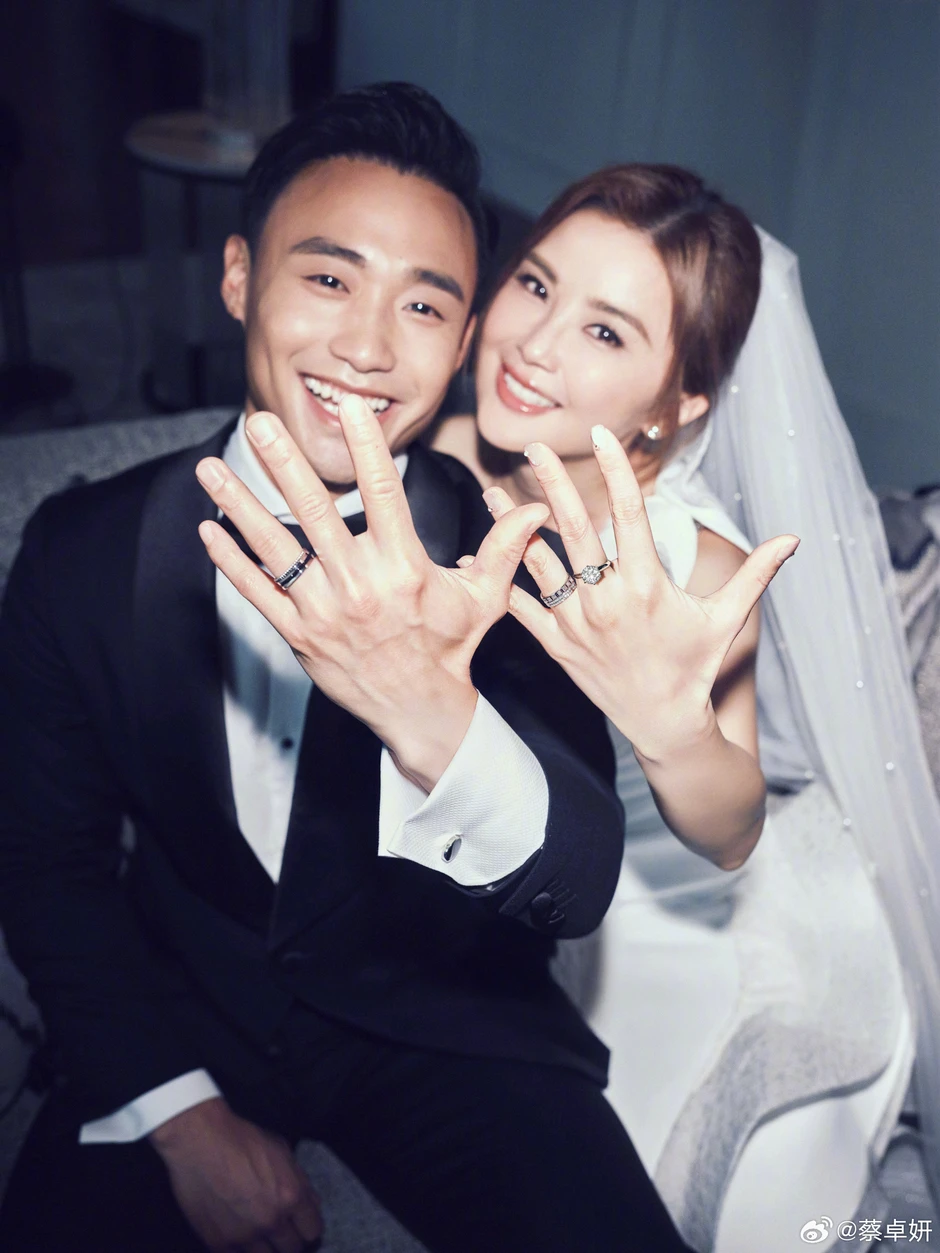 Náo loạn tin 2 Chị Đẹp thân nhất showbiz từ mặt nhau, không thèm tới dự đám cưới của đối phương