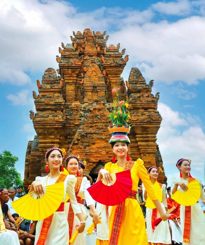 Ngày hội Văn hóa dân tộc Chăm 2026: Gìn giữ hồn cốt di sản trong nhịp sống mới Ngày hội Văn hóa dân tộc Chăm 2026: Gìn giữ hồn cốt di sản trong nhịp sống mới