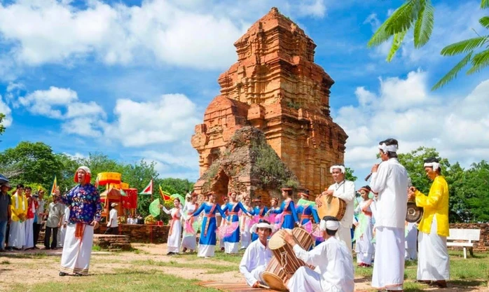 Ngày hội Văn hóa dân tộc Chăm 2026: Gìn giữ hồn cốt di sản trong nhịp sống mới Ngày hội Văn hóa dân tộc Chăm 2026: Gìn giữ hồn cốt di sản trong nhịp sống mới