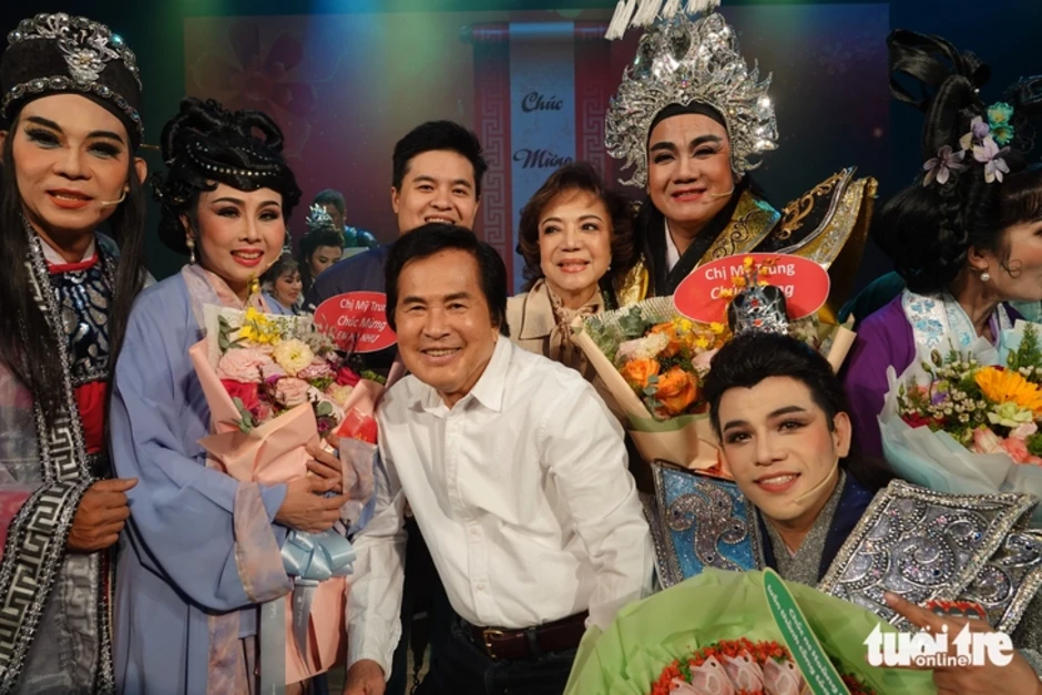 Nghệ sĩ Hoài Thanh, Đỗ Quyên đi xem cải lương ủng hộ học trò Lê Tứ, Hà Như Nghệ sĩ Hoài Thanh, Đỗ Quyên đi xem cải lương ủng hộ học trò Lê Tứ, Hà Như