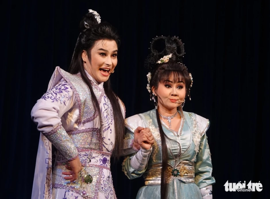Nghệ sĩ Hoài Thanh, Đỗ Quyên đi xem cải lương ủng hộ học trò Lê Tứ, Hà Như Nghệ sĩ Hoài Thanh, Đỗ Quyên đi xem cải lương ủng hộ học trò Lê Tứ, Hà Như