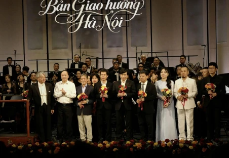 Nghệ sĩ Trần Hồng Nhung, Nguyễn Thị Mỹ Dung kể chuyện Hà Nội bằng tiếng đàn trong “Hướng về Hà Nội” Nghệ sĩ Trần Hồng Nhung, Nguyễn Thị Mỹ Dung kể chuyện Hà Nội bằng tiếng đàn trong “Hướng về Hà Nội”