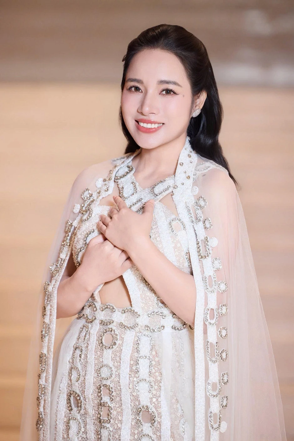 Nghệ sĩ Trang Bùi gửi trọn tình yêu 20 năm gắn bó với Hà Nội vào "Sông Hồng nỗi nhớ" Nghệ sĩ Trang Bùi gửi trọn tình yêu 20 năm gắn bó với Hà Nội vào "Sông Hồng nỗi nhớ"