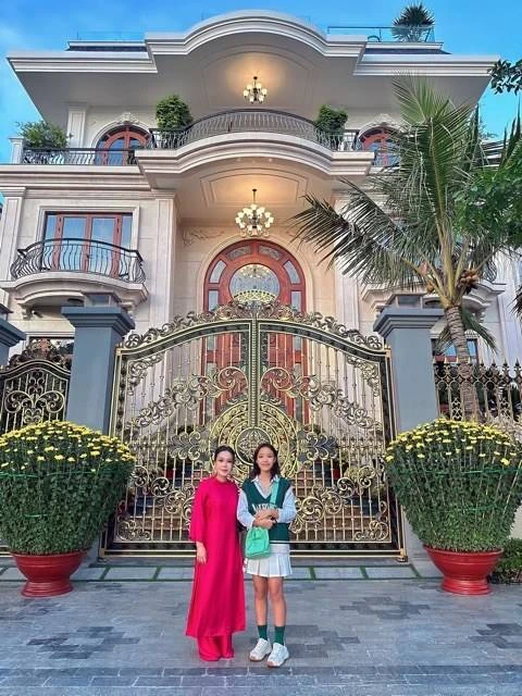 Nghệ sĩ Việt lấy chồng 2: Người sống trong biệt thự 300 tỷ, người rời phố thị về Thạch Thất ở Nghệ sĩ Việt lấy chồng 2: Người sống trong biệt thự 300 tỷ, người rời phố thị về Thạch Thất ở