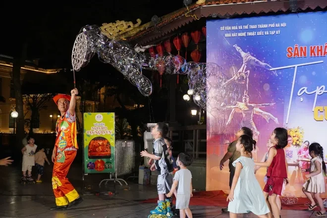 Nghệ thuật “chạm” tới công chúng bằng những thanh âm giàu cảm xúc Nghệ thuật “chạm” tới công chúng bằng những thanh âm giàu cảm xúc