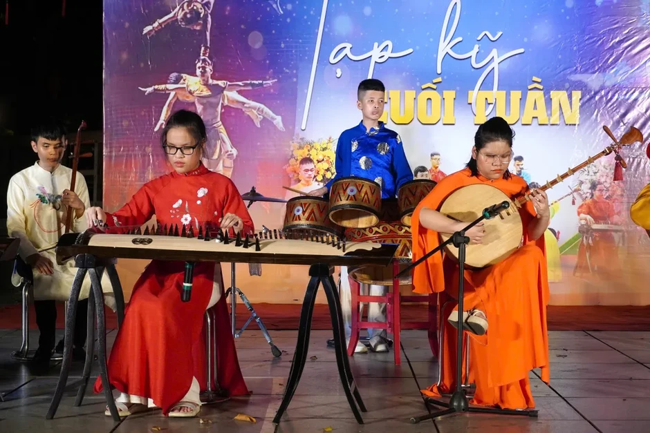 Nghệ thuật “chạm” tới công chúng bằng những thanh âm giàu cảm xúc Nghệ thuật “chạm” tới công chúng bằng những thanh âm giàu cảm xúc