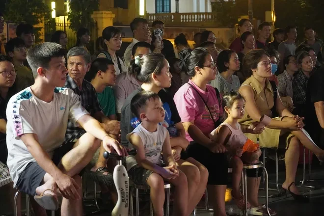 Nghệ thuật “chạm” tới công chúng bằng những thanh âm giàu cảm xúc Nghệ thuật “chạm” tới công chúng bằng những thanh âm giàu cảm xúc