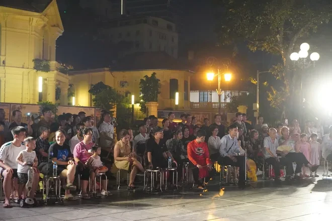 Nghệ thuật “chạm” tới công chúng bằng những thanh âm giàu cảm xúc Nghệ thuật “chạm” tới công chúng bằng những thanh âm giàu cảm xúc