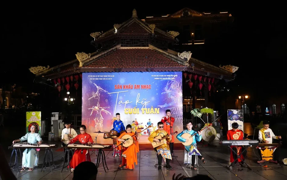 Nghệ thuật “chạm” tới công chúng bằng những thanh âm giàu cảm xúc Nghệ thuật “chạm” tới công chúng bằng những thanh âm giàu cảm xúc