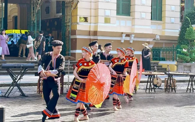 Nghệ thuật xuống phố Nghệ thuật xuống phố
