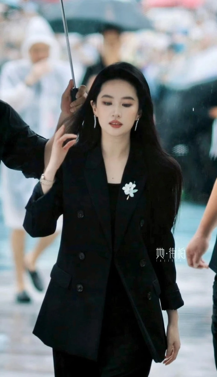 Ngỡ ngàng nhan sắc 'thần tiên tỷ tỷ' Lưu Diệc Phi ngày ấy - bây giờ Ngỡ ngàng nhan sắc 'thần tiên tỷ tỷ' Lưu Diệc Phi ngày ấy - bây giờ