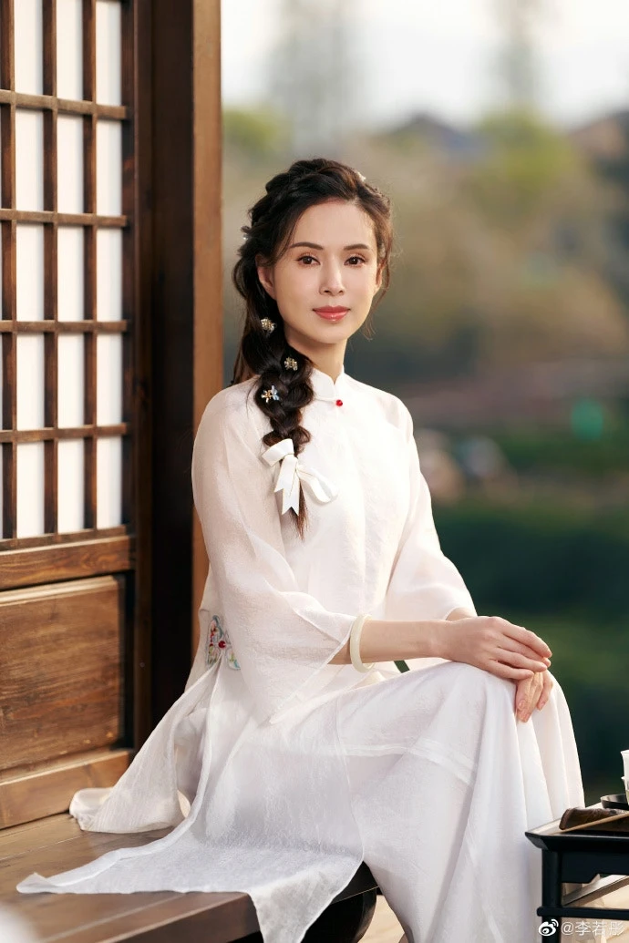 Ngỡ ngàng với động lực giữ dáng suốt 20 năm của "Tiểu Long Nữ" Lý Nhược Đồng, thấy nhan sắc tuổi 60 mà không tin nổi Ngỡ ngàng với động lực giữ dáng suốt 20 năm của "Tiểu Long Nữ" Lý Nhược Đồng, thấy nhan sắc tuổi 60 mà không tin nổi