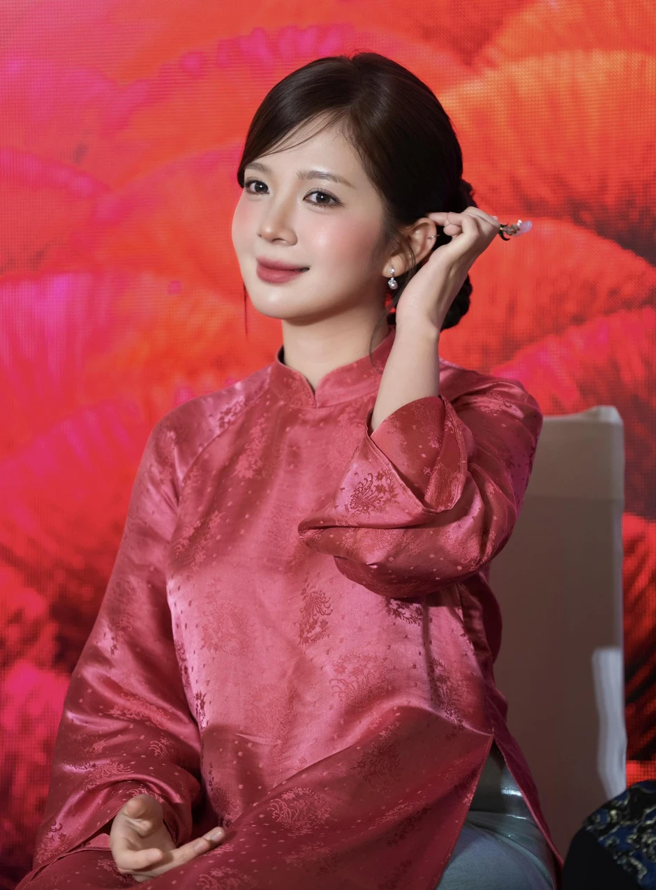 Ngọc Huyền: Đóng cảnh tình cảm với chồng Đình Tú càng quen càng… ngượng