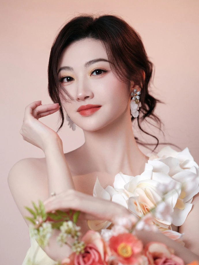 Ngọc nữ hạng A xuất hiện với trạng thái không ngờ sau khi lộ hợp đồng mang thai hộ, phải bán nhà trả tiền tỷ cho đại gia