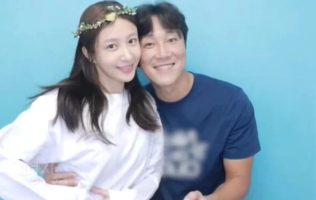 Ngọc nữ showbiz hoãn cưới vô thời hạn vì chồng bác sĩ bị xét xử vụ làm chết bệnh nhân, nay nhận thêm tin “sét đánh ngang tai” Ngọc nữ showbiz hoãn cưới vô thời hạn vì chồng bác sĩ bị xét xử vụ làm chết bệnh nhân, nay nhận thêm tin “sét đánh ngang tai”