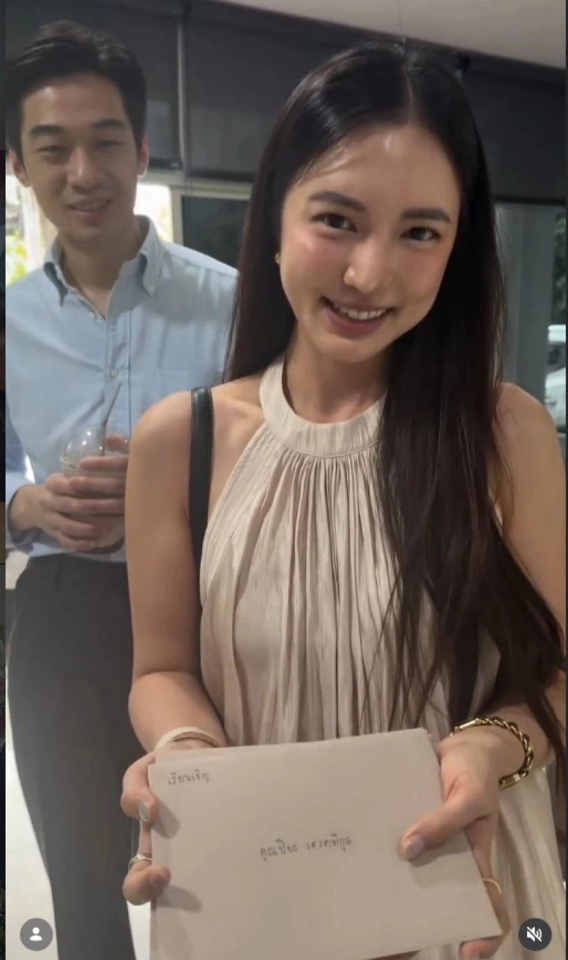 Ngọc nữ showbiz N. cưới thiếu gia nghìn tỷ ngành ngân hàng trong tháng 12, lộ hẳn clip cùng đàng trai đi phát thiệp mời