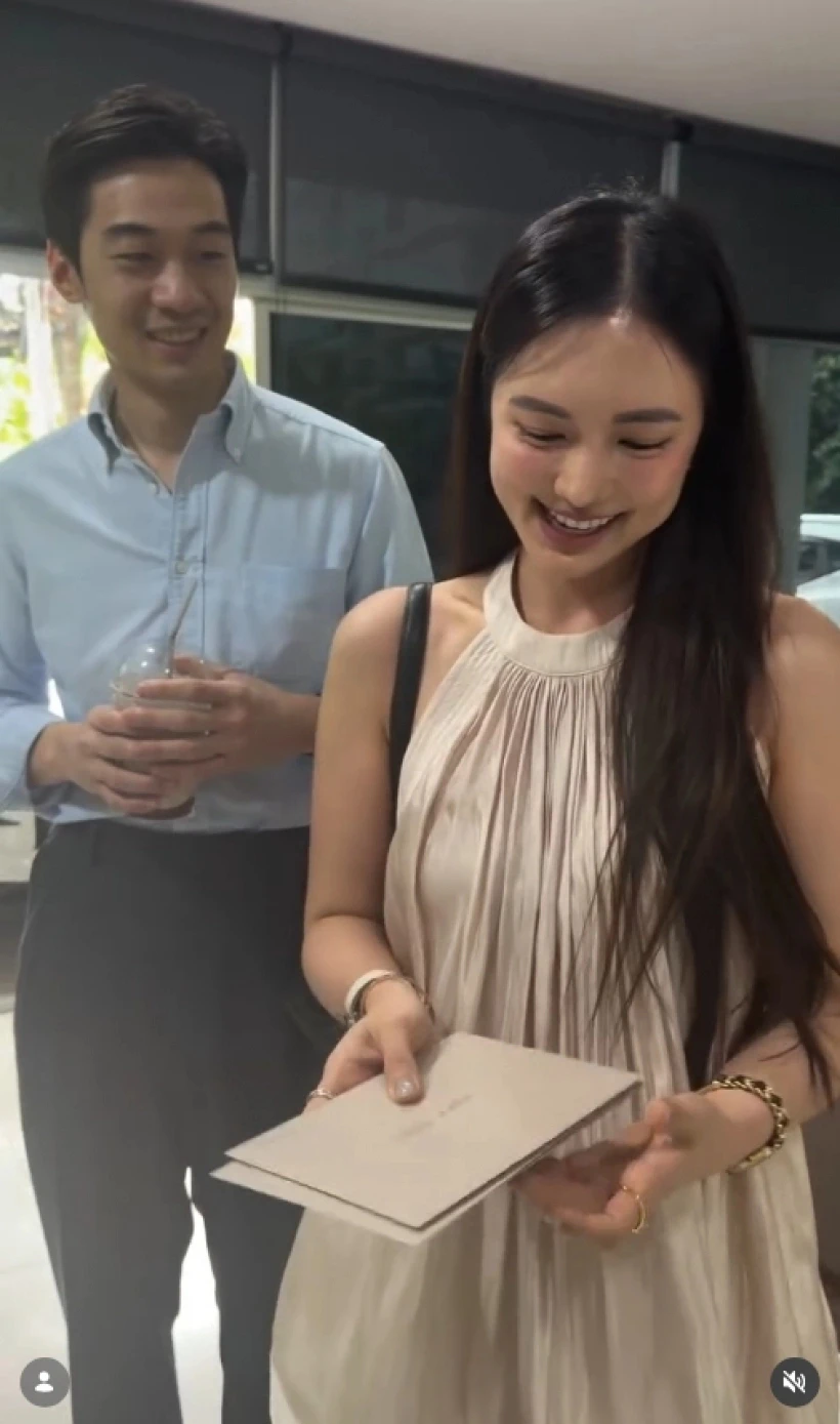 Ngọc nữ showbiz N. cưới thiếu gia nghìn tỷ ngành ngân hàng trong tháng 12, lộ hẳn clip cùng đàng trai đi phát thiệp mời