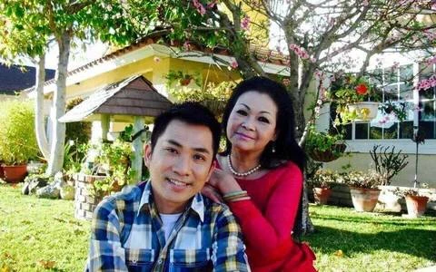 Người đàn ông được chồng Khánh Ly nhờ chăm sóc hộ vợ trước khi qua đời một ngày Người đàn ông được chồng Khánh Ly nhờ chăm sóc hộ vợ trước khi qua đời một ngày