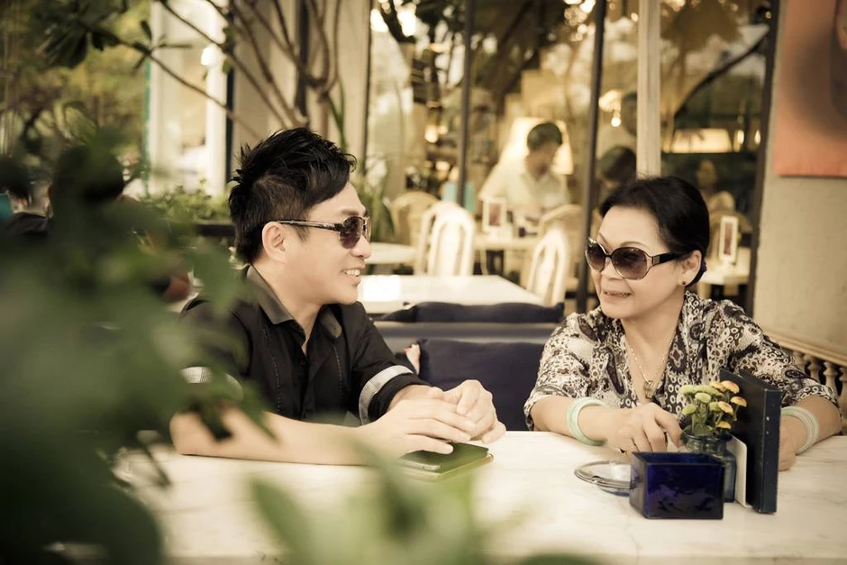 Người đàn ông được chồng Khánh Ly nhờ chăm sóc hộ vợ trước khi qua đời một ngày Người đàn ông được chồng Khánh Ly nhờ chăm sóc hộ vợ trước khi qua đời một ngày