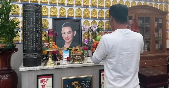 Người đàn ông SN 1973 đóng vai chồng Phi Nhung qua Mỹ, nói chuyện 20 năm trước Người đàn ông SN 1973 đóng vai chồng Phi Nhung qua Mỹ, nói chuyện 20 năm trước