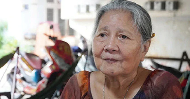 Người đàn ông SN 1974 mang phong bì tiền tới nhà nữ NSƯT đình đám Người đàn ông SN 1974 mang phong bì tiền tới nhà nữ NSƯT đình đám