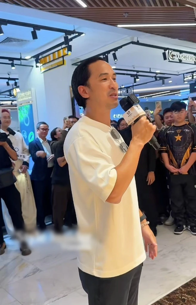 Người đàn ông Tăng Thanh Hà khen “đẹp trai quá” nhiều lần: Doanh nhân nổi tiếng, ở tuổi 43 trông thế nào? Người đàn ông Tăng Thanh Hà khen “đẹp trai quá” nhiều lần: Doanh nhân nổi tiếng, ở tuổi 43 trông thế nào?