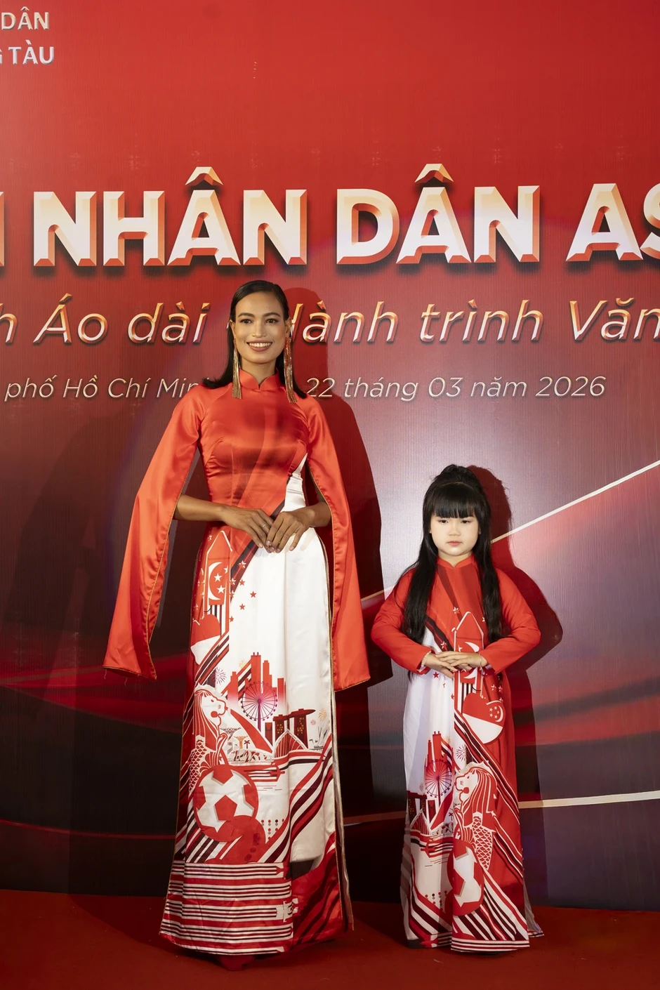 Người đẹp Ê Đê đọ sắc với Á hậu Thu Ngân Người đẹp Ê Đê đọ sắc với Á hậu Thu Ngân
