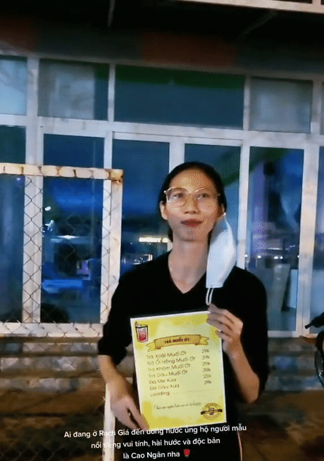 Người mẫu "gầy nhất Việt Nam" bán trà muối ớt vỉa hè ở Kiên Giang Người mẫu "gầy nhất Việt Nam" bán trà muối ớt vỉa hè ở Kiên Giang