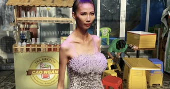 Người mẫu "gầy nhất Việt Nam" bán trà muối ớt vỉa hè ở Kiên Giang