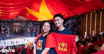 Người trẻ xúc động khi chạm vào lịch sử qua “Đất nước thiên hùng ca”