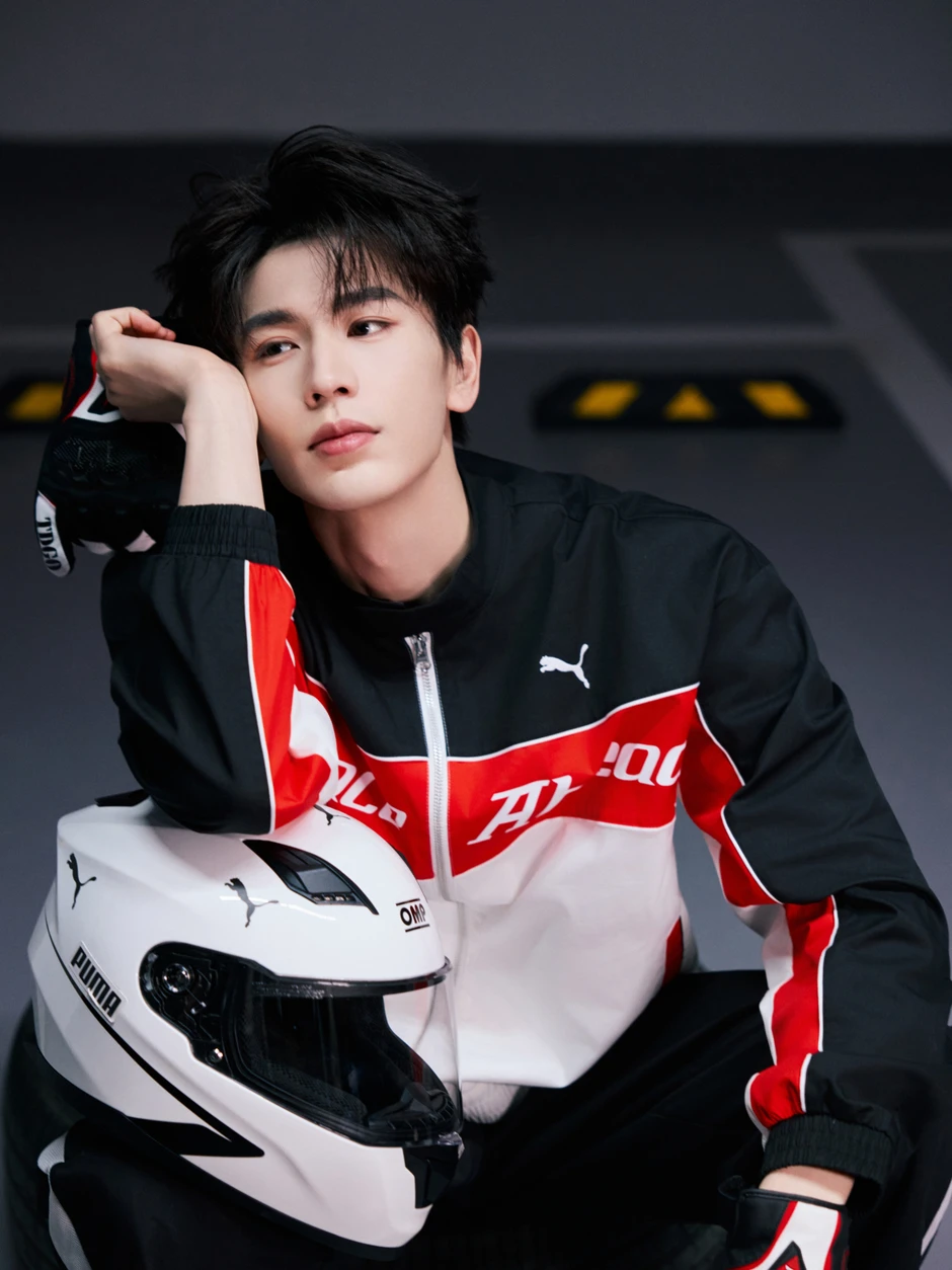 Nguy to cho "tướng quân kem nền" Trương Lăng Hách: Bị hàng loạt báo lớn bêu tên, đài trung ương "quay xe" nghi phát tín hiệu cấm sóng Nguy to cho "tướng quân kem nền" Trương Lăng Hách: Bị hàng loạt báo lớn bêu tên, đài trung ương "quay xe" nghi phát tín hiệu cấm sóng