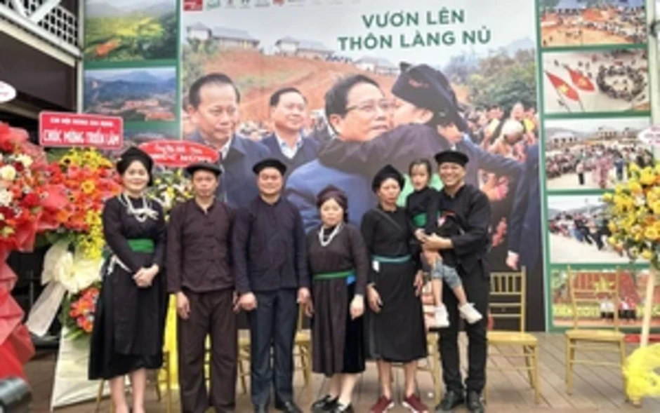 Nguyễn Á xông pha như một người lính! Nguyễn Á xông pha như một người lính!