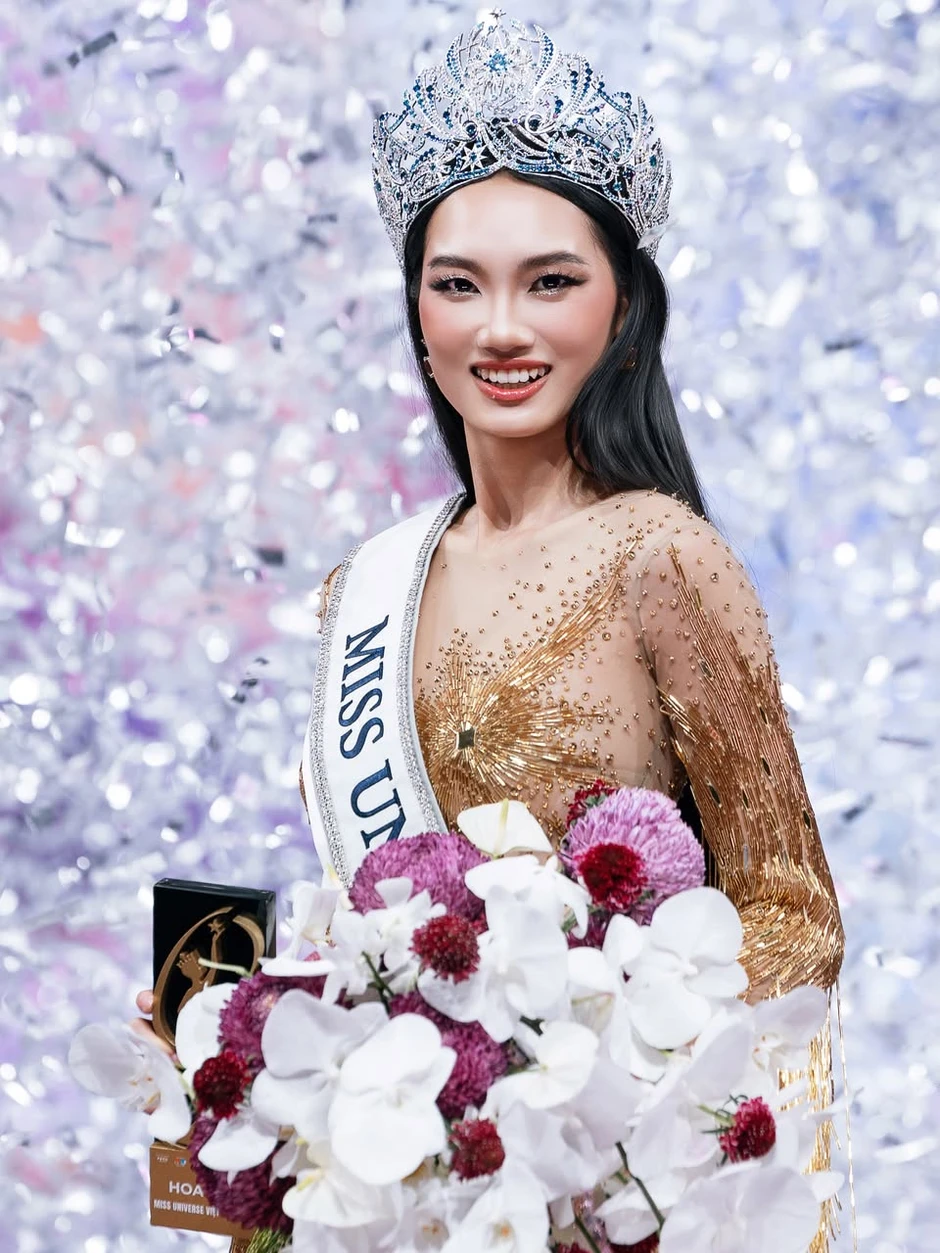 Nguyễn Quỳnh Anh - Miss Universe Vietnam 2026 vừa đăng quang đã về quê chịu tang Nguyễn Quỳnh Anh - Miss Universe Vietnam 2026 vừa đăng quang đã về quê chịu tang