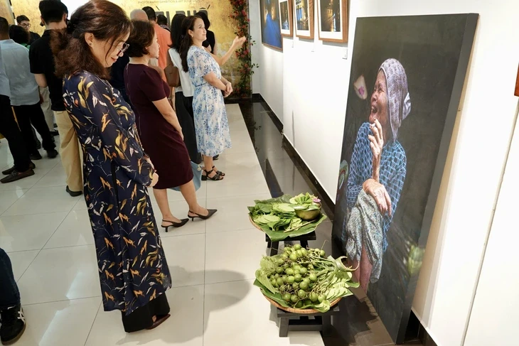 Nguyễn Việt Dzũng kể chuyện Hội An bằng những góc phố ít người thấy Nguyễn Việt Dzũng kể chuyện Hội An bằng những góc phố ít người thấy