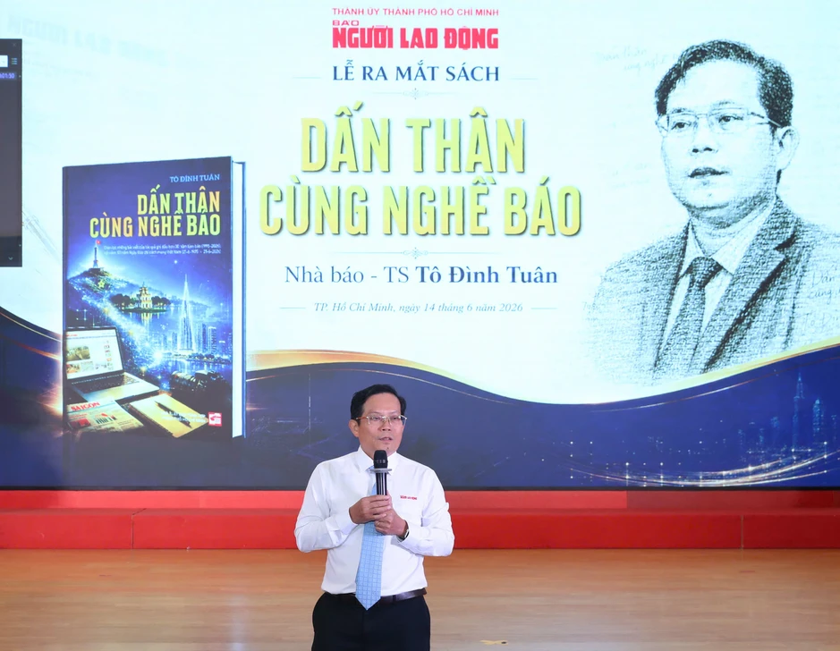 Nhà báo Tô Đình Tuân: "Cuốn sách này không phải của riêng tôi" Nhà báo Tô Đình Tuân: "Cuốn sách này không phải của riêng tôi"