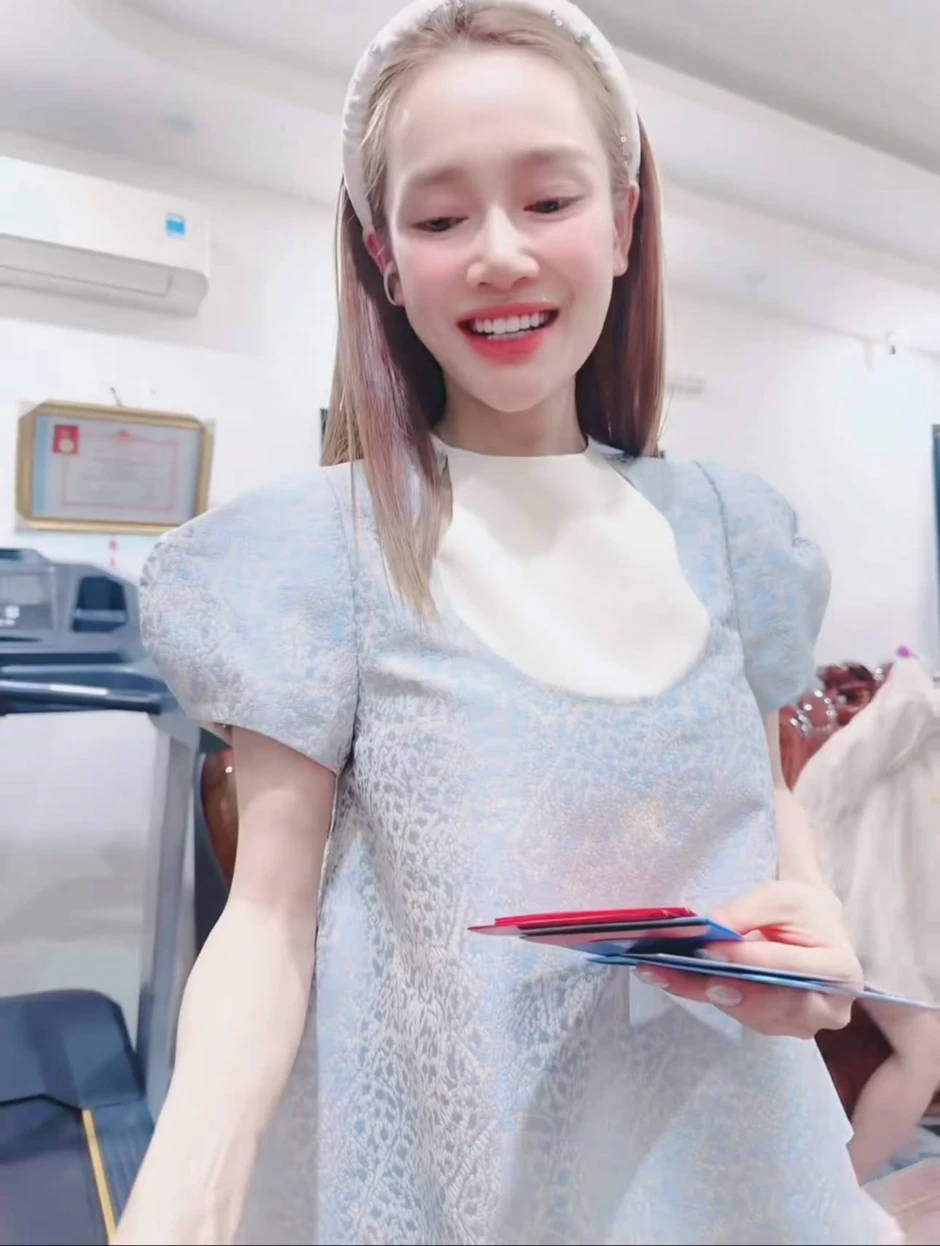 Nhã Phương xuất hiện giữa lúc MXH xôn xao chuyện Trường Giang: Sắc vóc mẹ 3 con gây choáng, hành trình giảm cân còn sốc hơn
