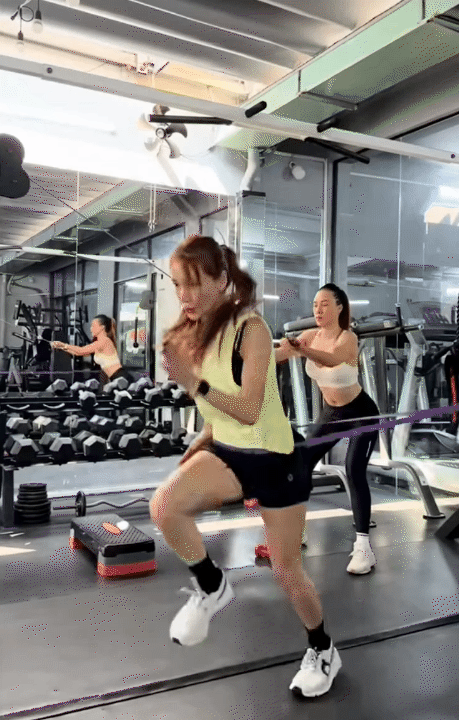 Nhã Phương xuất hiện giữa lúc MXH xôn xao chuyện Trường Giang: Sắc vóc mẹ 3 con gây choáng, hành trình giảm cân còn sốc hơn