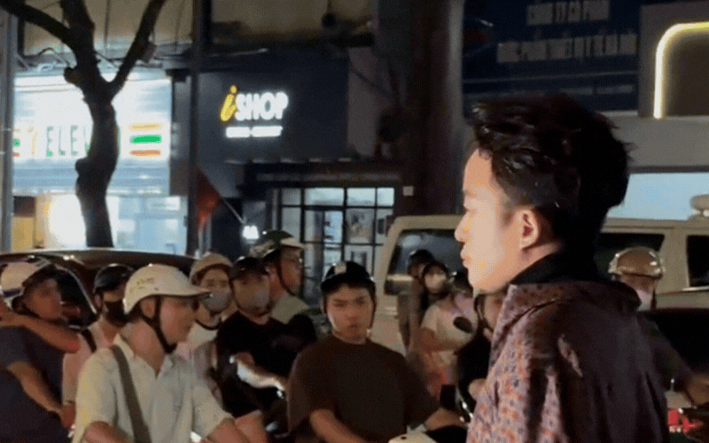 Nhan sắc khiến cả con đường “đứng hình” của divo số 1 Việt Nam Nhan sắc khiến cả con đường “đứng hình” của divo số 1 Việt Nam