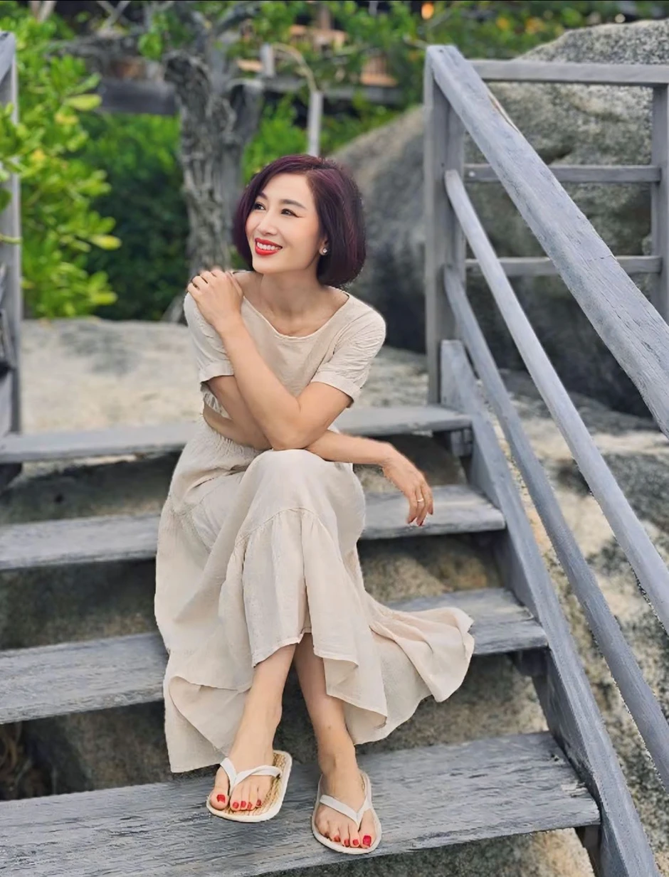 Nhan sắc "cô thư ký xinh đẹp" sở hữu biệt thự 200 tỷ, sinh 2 con cho đại gia vẫn có nhiều người theo đuổi Nhan sắc "cô thư ký xinh đẹp" sở hữu biệt thự 200 tỷ, sinh 2 con cho đại gia vẫn có nhiều người theo đuổi