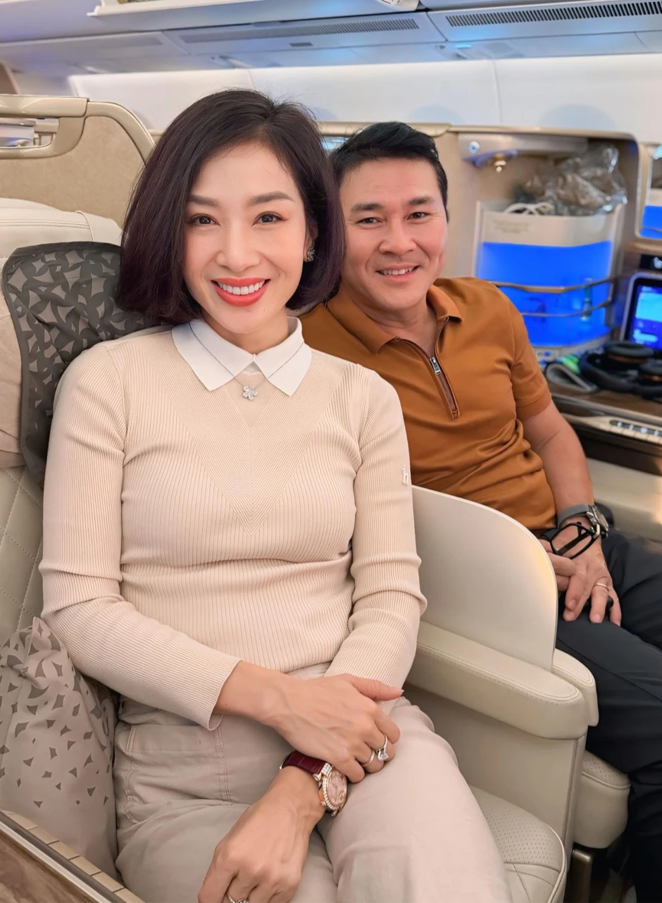 Nhan sắc "cô thư ký xinh đẹp" sở hữu biệt thự 200 tỷ, sinh 2 con cho đại gia vẫn có nhiều người theo đuổi Nhan sắc "cô thư ký xinh đẹp" sở hữu biệt thự 200 tỷ, sinh 2 con cho đại gia vẫn có nhiều người theo đuổi