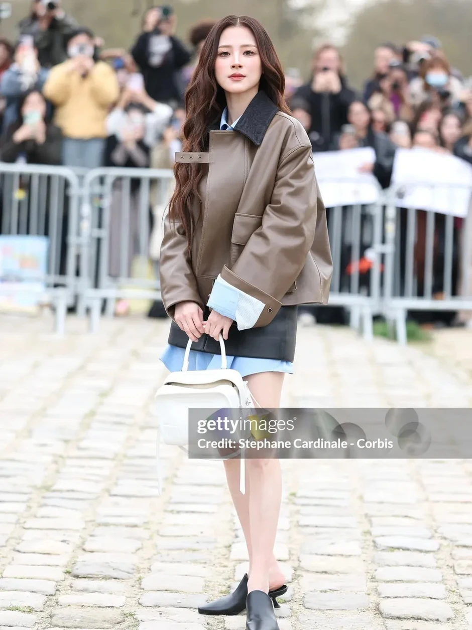 Nhan sắc thật của Baifern Pimchanok qua “ống kính hủy diệt” Getty Images ở Paris Fashion Week Nhan sắc thật của Baifern Pimchanok qua “ống kính hủy diệt” Getty Images ở Paris Fashion Week