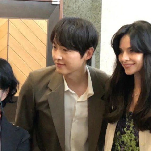 Nhan sắc thật của vợ Song Joong Ki Nhan sắc thật của vợ Song Joong Ki