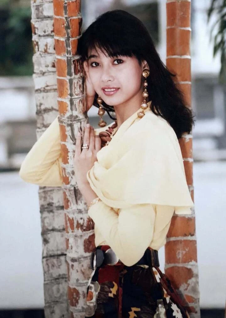 Nhan sắc thời thiếu nữ của Hoa hậu Hà Kiều Anh Nhan sắc thời thiếu nữ của Hoa hậu Hà Kiều Anh