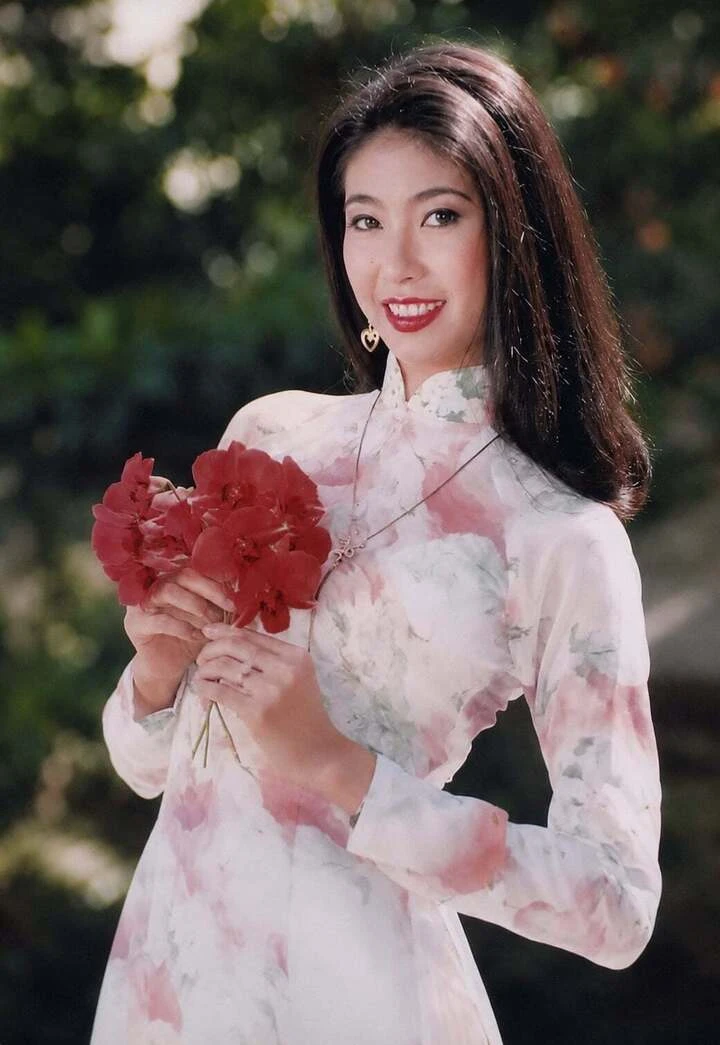 Nhan sắc thời thiếu nữ của Hoa hậu Hà Kiều Anh Nhan sắc thời thiếu nữ của Hoa hậu Hà Kiều Anh