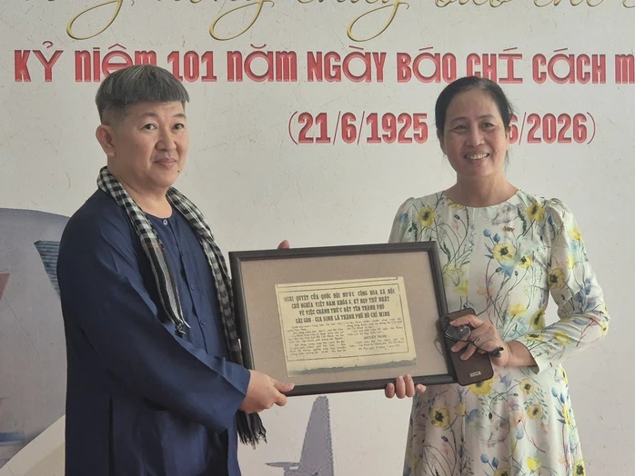 Nhiều hiện vật quý giá về báo chí cách mạng được trưng bày, giới thiệu