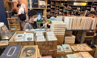 Những hiệu sách còn lại