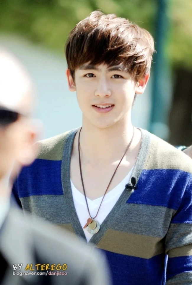 Nichkhun 2PM bị một người phụ nữ đeo bám về tận nhà lúc nửa đêm, còn liên tục chửi bới và hành hung Nichkhun 2PM bị một người phụ nữ đeo bám về tận nhà lúc nửa đêm, còn liên tục chửi bới và hành hung